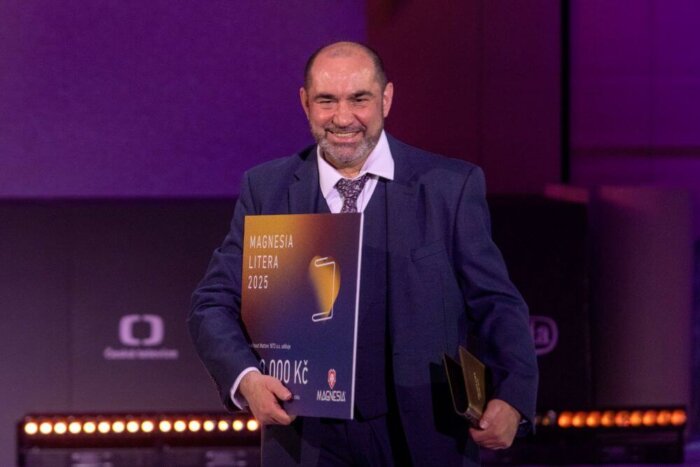 Cenu Magnesia Za Přínos Knižní Kultuře Získali Zakladatelé Festivalu Svět Knihy. Knihou Roku Je Román Letnice.
