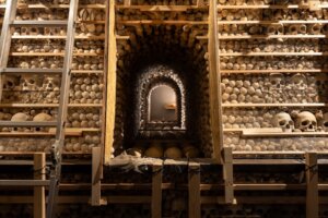 Vnitřní Křížová Klenba Z Kostí