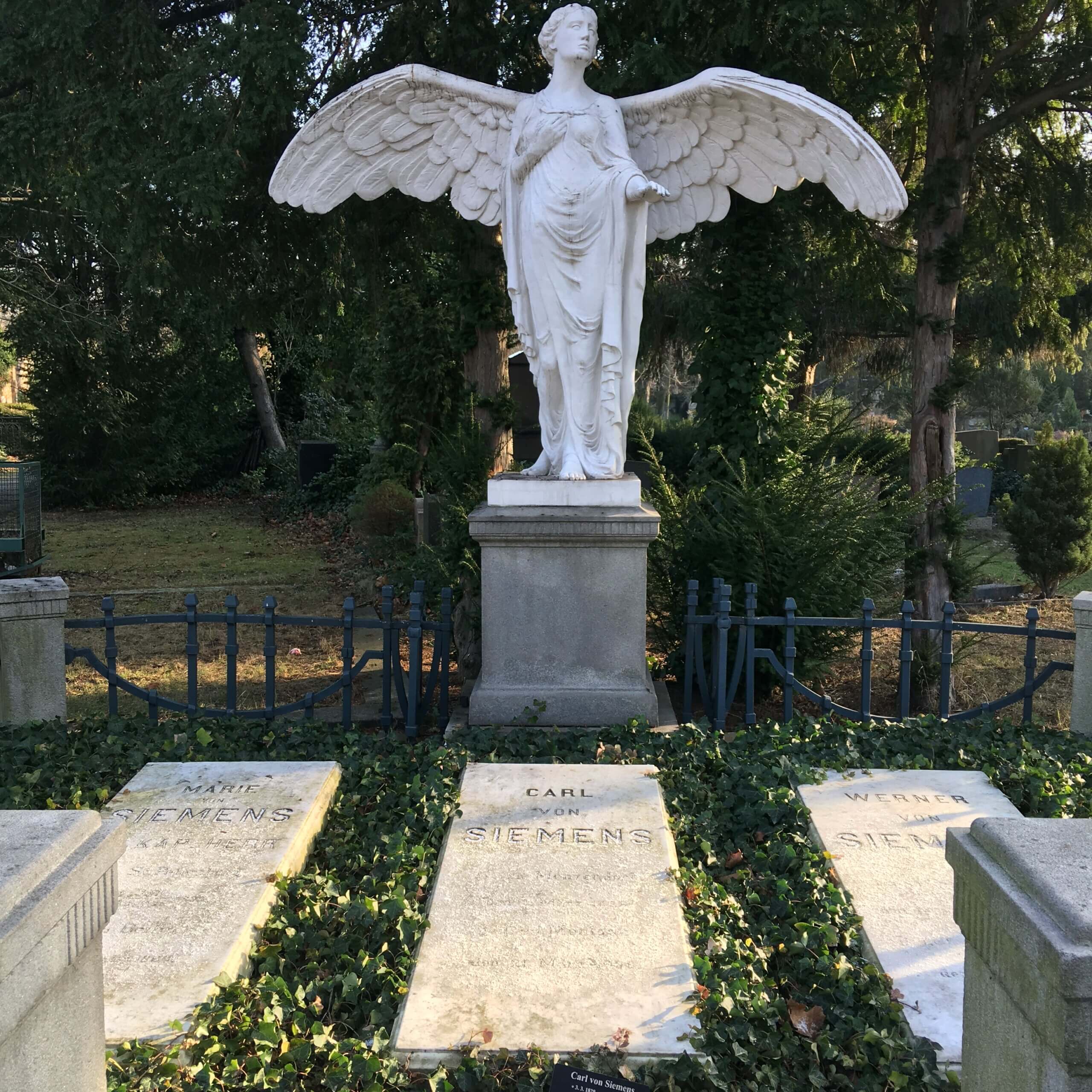 Restaurovaná hrobka části rodiny Siemens, foto jk