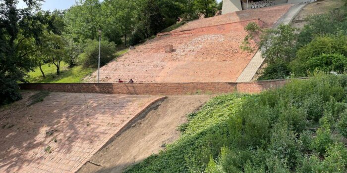 Cihlový Svah Pod Nuselským Mostem