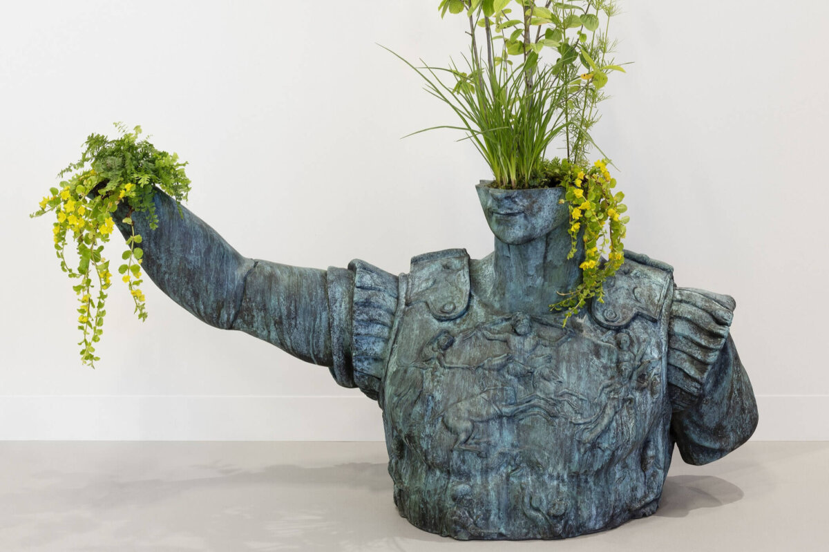Iván Argote, Wild Flowers, Augustus: A Chest  © Courtesy of the artist and Perrotin