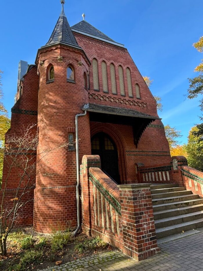 Hřbitov Měsíce: „Lesní“ Pohřebiště V Oberschöneweide Na Kraji Berlína