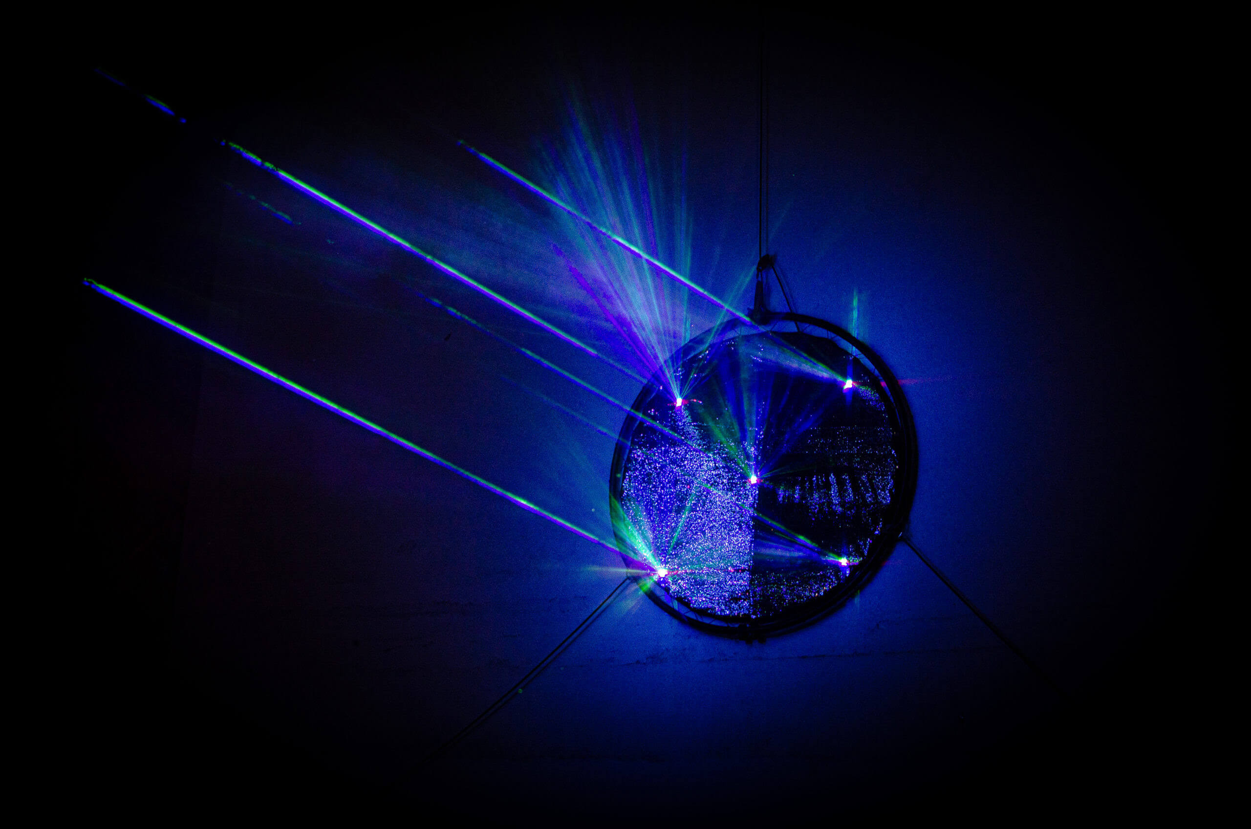 foto GHMP, Autorem díla GW181122 (2022) na fotografii výše je Karim Tarakji.