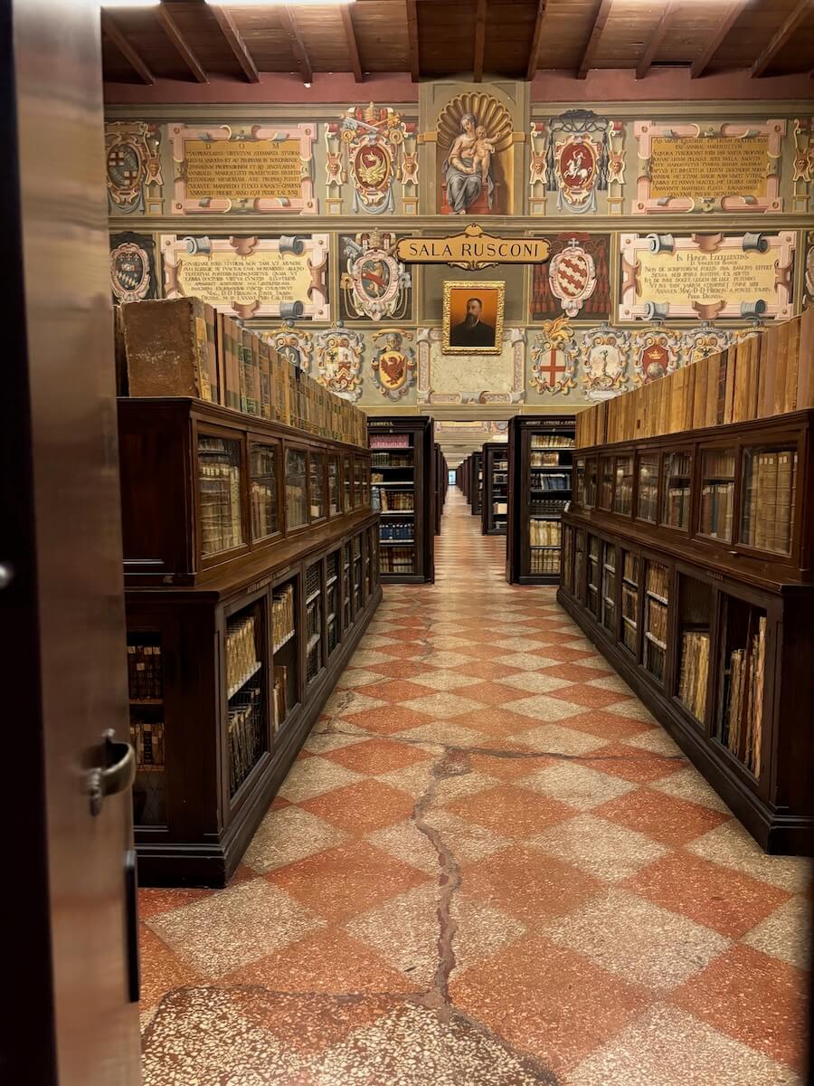 knihovna, Bologna