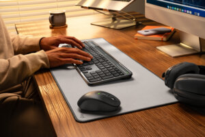 Logitech - Signature Slim Solar+ K980