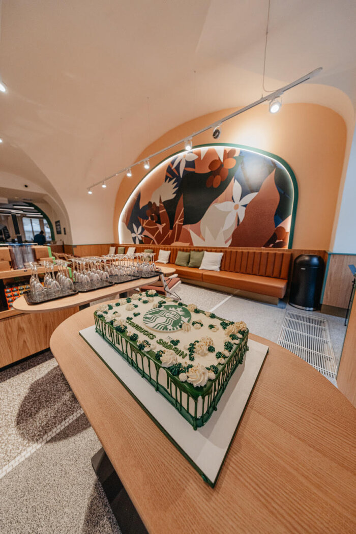 Starbucks Otevřelo Novou Pobočku, Oslavme To Soutěží